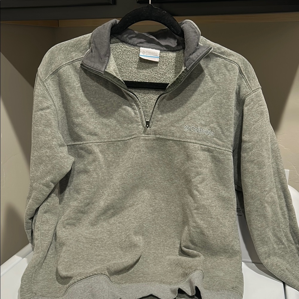 Columbia Gray Zip Up Sweater with Classic Style